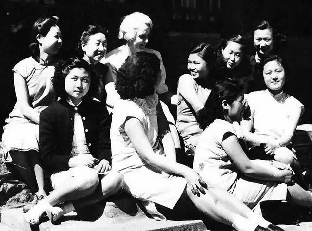 中国第一所女子大学北洋女子师范学堂是谁创办的?