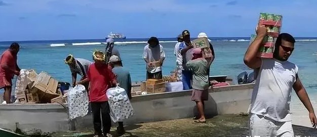 托克劳群岛居民生活悠闲,依赖新西兰财政援助.面积小但领海广阔