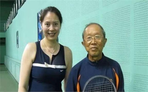 胡娜:前全国网球女单冠军,比赛期间叛逃美国,晚年回国卖画捞金