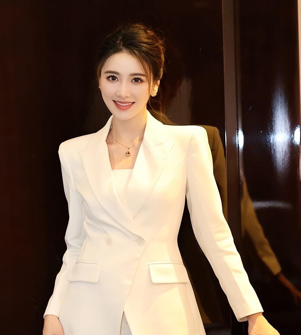 郴州籍央视主持人李丹为资兴捐款:家乡加油!郴州加油!