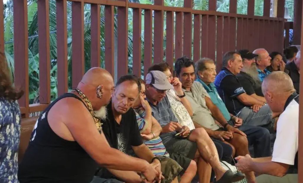 托克劳群岛居民生活悠闲,依赖新西兰财政援助.面积小但领海广阔