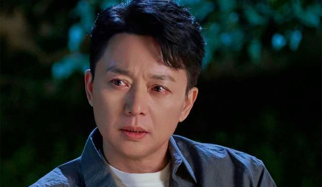 张嘉译断崖式衰老满头白发,刘奕君打高尔夫一身肌肉:竟是同龄人