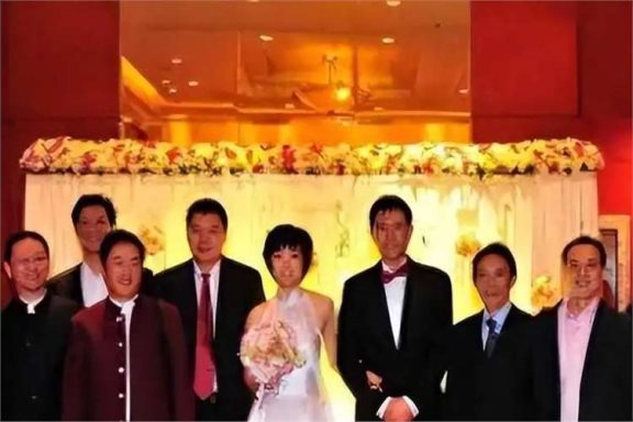 谁也没想到,袁立前男友,居然在"大魔王"张怡宁手里闪闪发光!