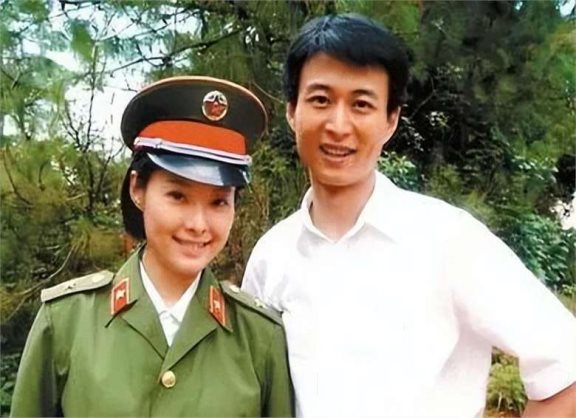 谁也没想到,袁立前男友,居然在"大魔王"张怡宁手里闪闪发光!