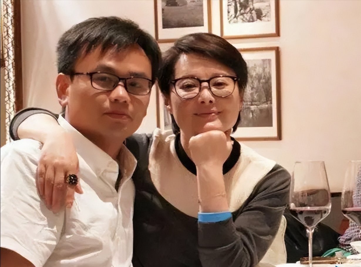 谁都没想到,袁立前男友,居然在"大魔王"张怡宁手里闪闪发光!