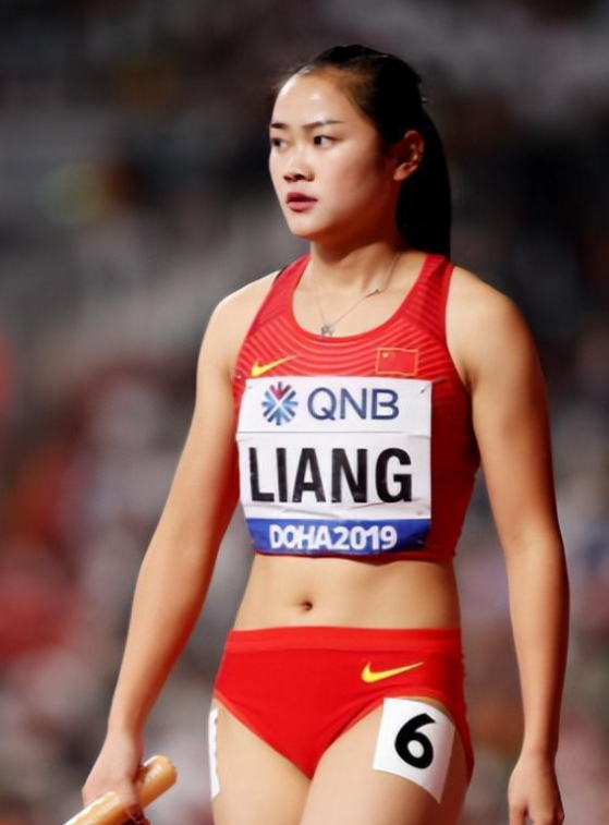 中国女飞人梁小静,身高不足一米六屡破纪录,速度惊呆黑人选手