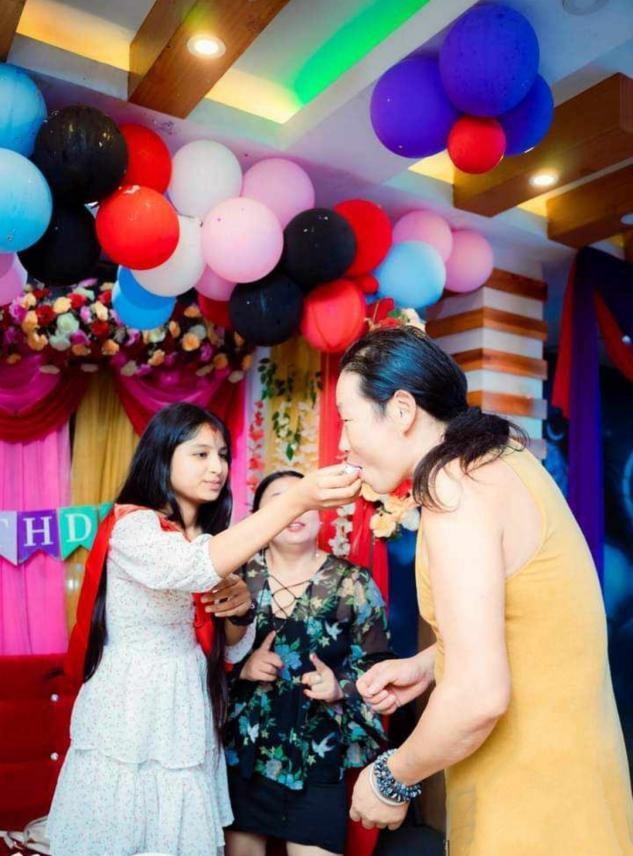 年近半百,我在尼泊尔娶个90后媳妇,继女15岁,也热情接纳了我