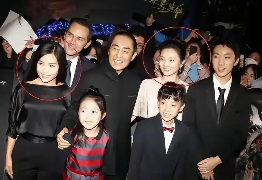 张艺谋:全家合影中,丈母娘年龄不减风采