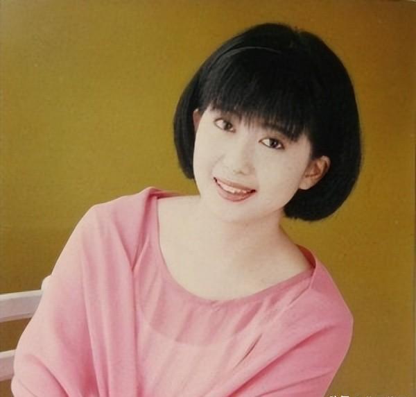 2004年,险些出家的孟庭苇嫁给了同学张志鹏,不料成了一生的噩梦