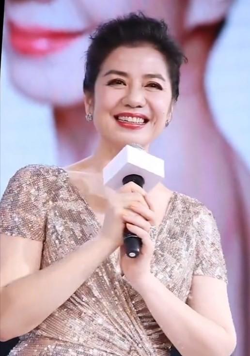 刘德华,19岁"人间尤物",17年守寡,风韵犹存