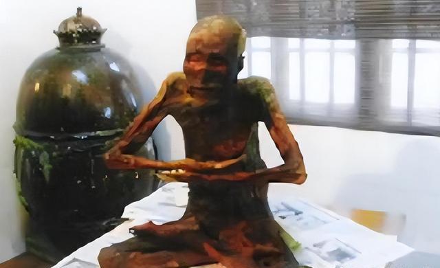 河北一高僧,尸体圆寂后千年不腐,专家用x光扫射发现:大脑还在