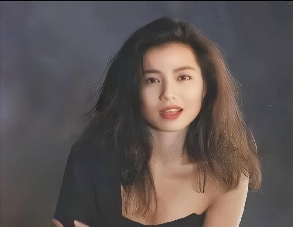 刘德华,19岁"人间尤物",17年守寡,风韵犹存