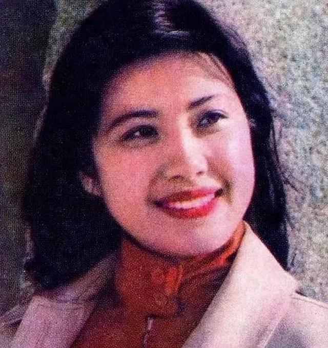 枣花吴玉华:不愿丁克与丈夫离婚,二婚嫁画家后,儿女双全圆梦