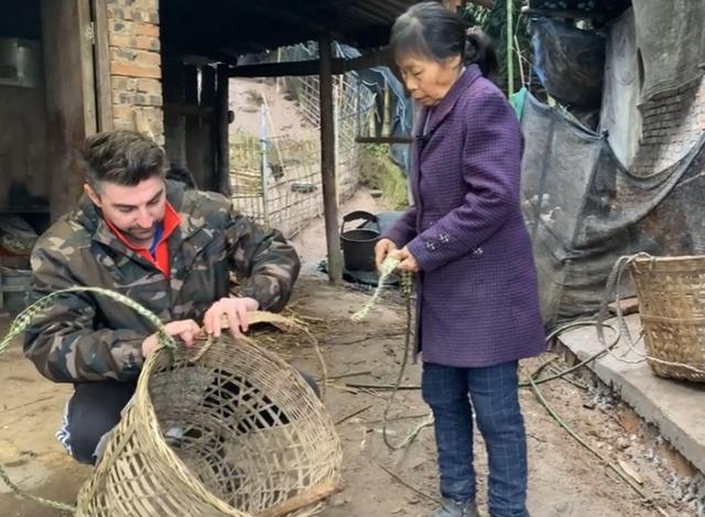 阿布在四川的妻子图片