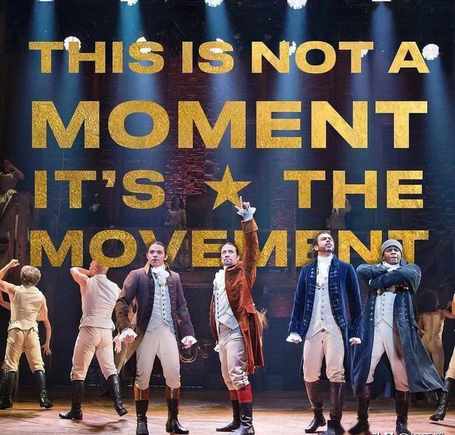 音乐剧《汉密尔顿》中,视觉表现有什么样的特点和创新?