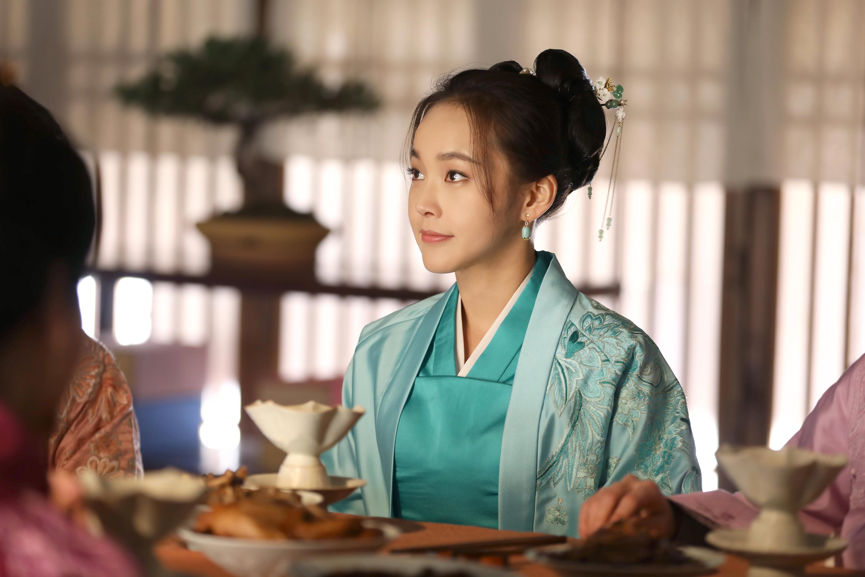 电视剧《私藏浪漫》正在热播,主演张佳宁还有哪些比较火的作品?