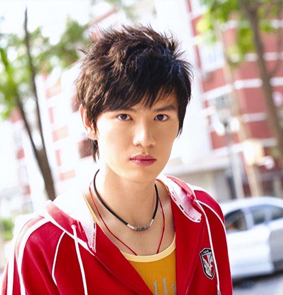 羽坛名将鲍春来:一生挚爱早已退役嫁人生俩娃,他40岁至今未婚