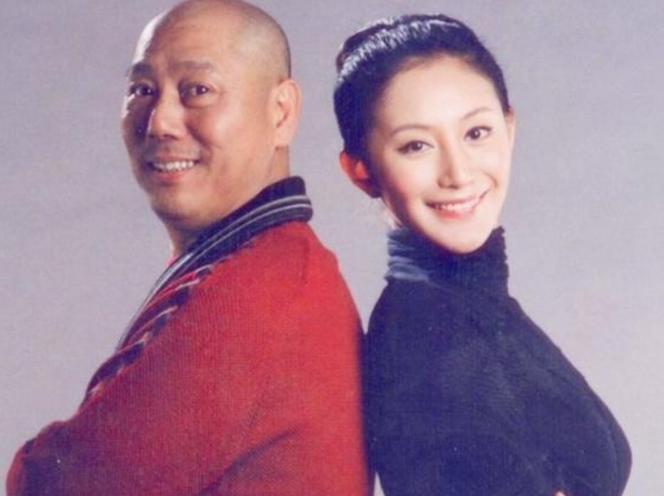 "李诚儒前妻"史依弘:嫁大18岁前夫离婚15年,两人却处成了兄妹