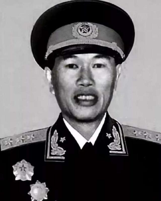 沈阳军区司令邓华刚报到便发怒:3000多平米,我好意思住进去吗