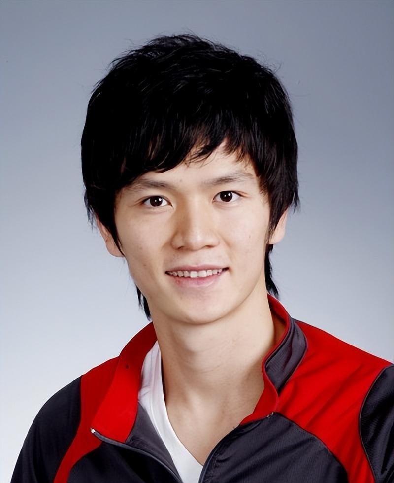 羽坛名将鲍春来:一生挚爱早已退役嫁人生俩娃,他40岁至今未婚