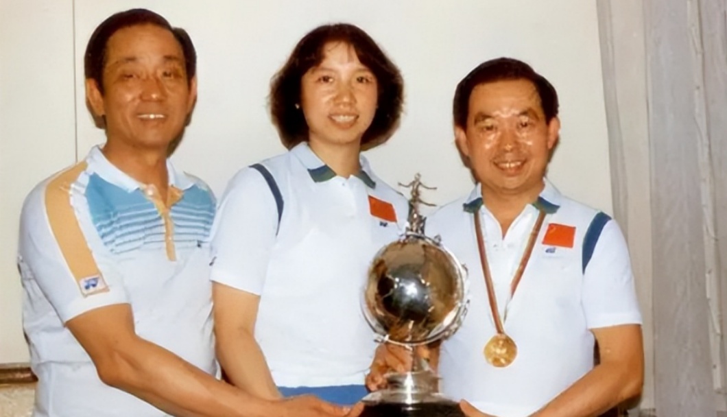 羽坛皇后李玲蔚:48金传奇,13冠王背后,丈夫成不倒长城