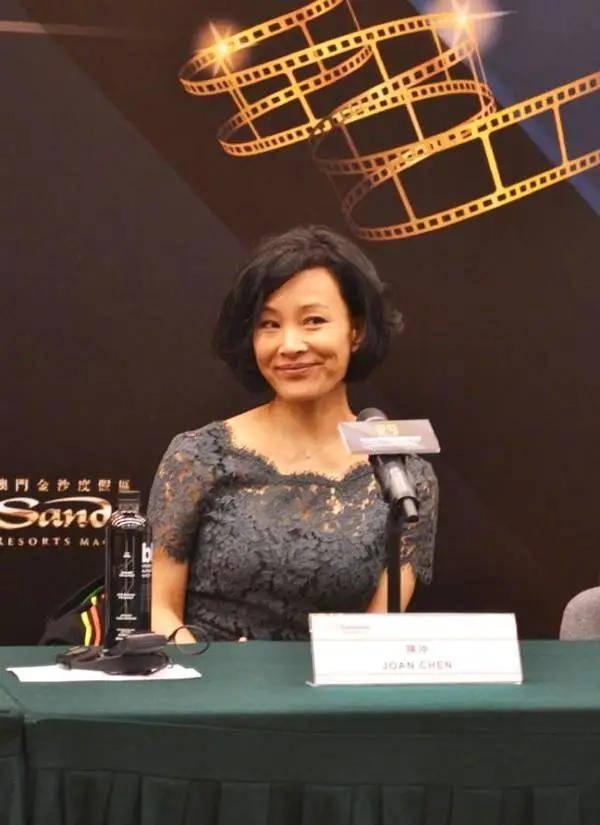 陈冲素裙美如画,如今面貌大变,邬君梅依旧娇美如初