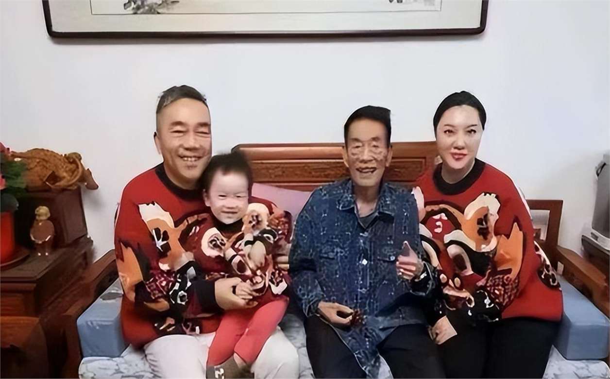 谢雷在天津发视频!帮杨议辟谣:照片p的太高科技了,我坚决不信