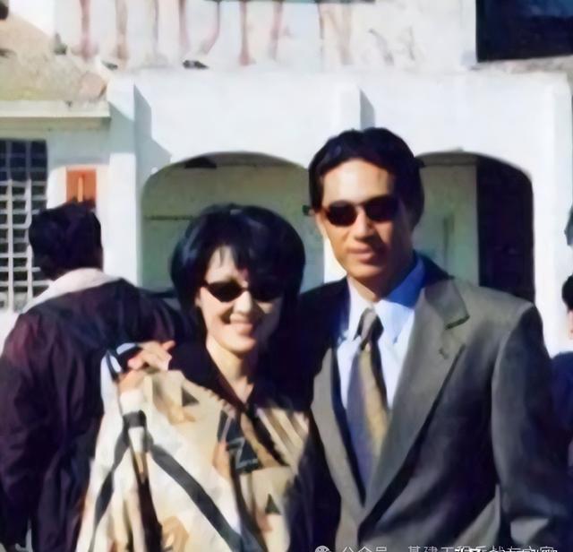 王姬与丈夫高峰:基建工程兵宣传队的并蒂莲爱情八十一难成正果