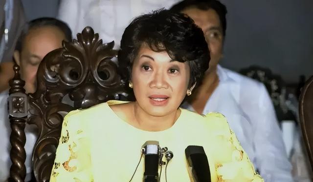 菲国女总统阿基诺夫人:逼走美国驻军,自称中国女儿,儿子却败家