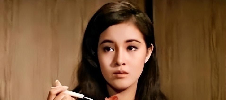 何莉莉 如今她已不再年轻,但她的事迹依然出现在媒体的报道中