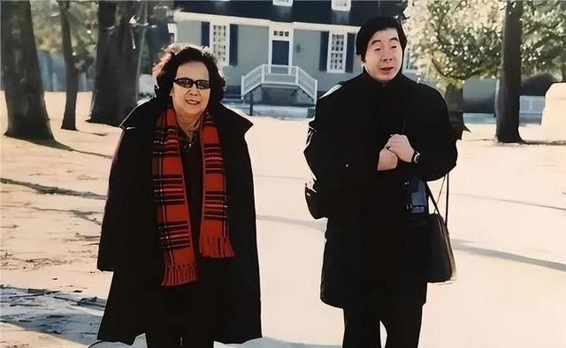 在1969年,《西游记》女导演杨洁离异二婚带仨娃!嫁小十四岁丈夫