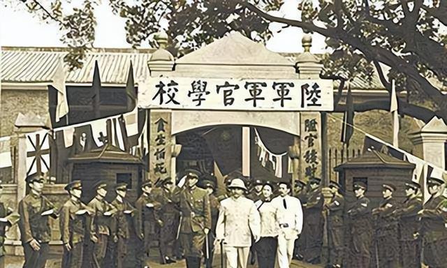 一百年前,黄埔军校第一期入学