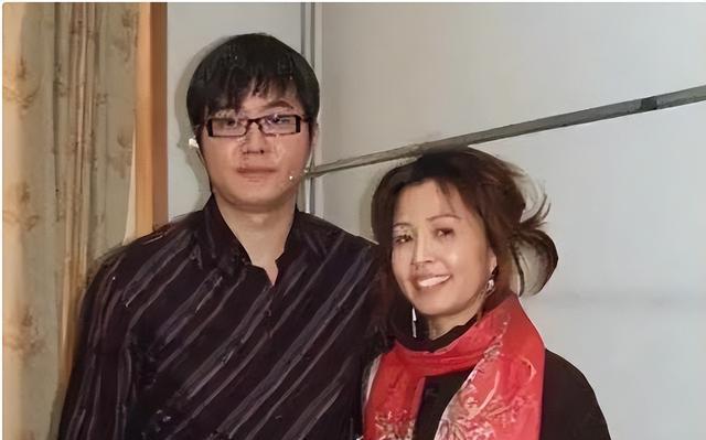 "抛弃"两任糟糠妻,逼现任妻子辞职,"情感专家"赵川不简单!