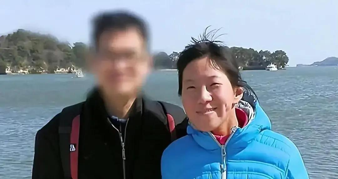 丈夫突然消失,女博士千里寻夫,见面后丈夫下跪:求你放我条生路