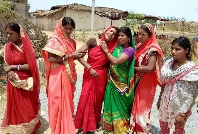 尼泊尔的"一妻多夫制",同胞兄弟共用一妻,家中谁说了算