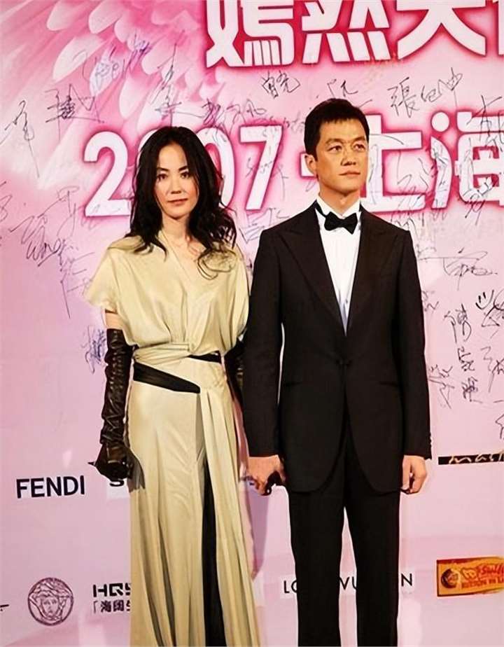 李亚鹏的魔法:前任周迅,前妻王菲,现让小19岁的模特为其生女