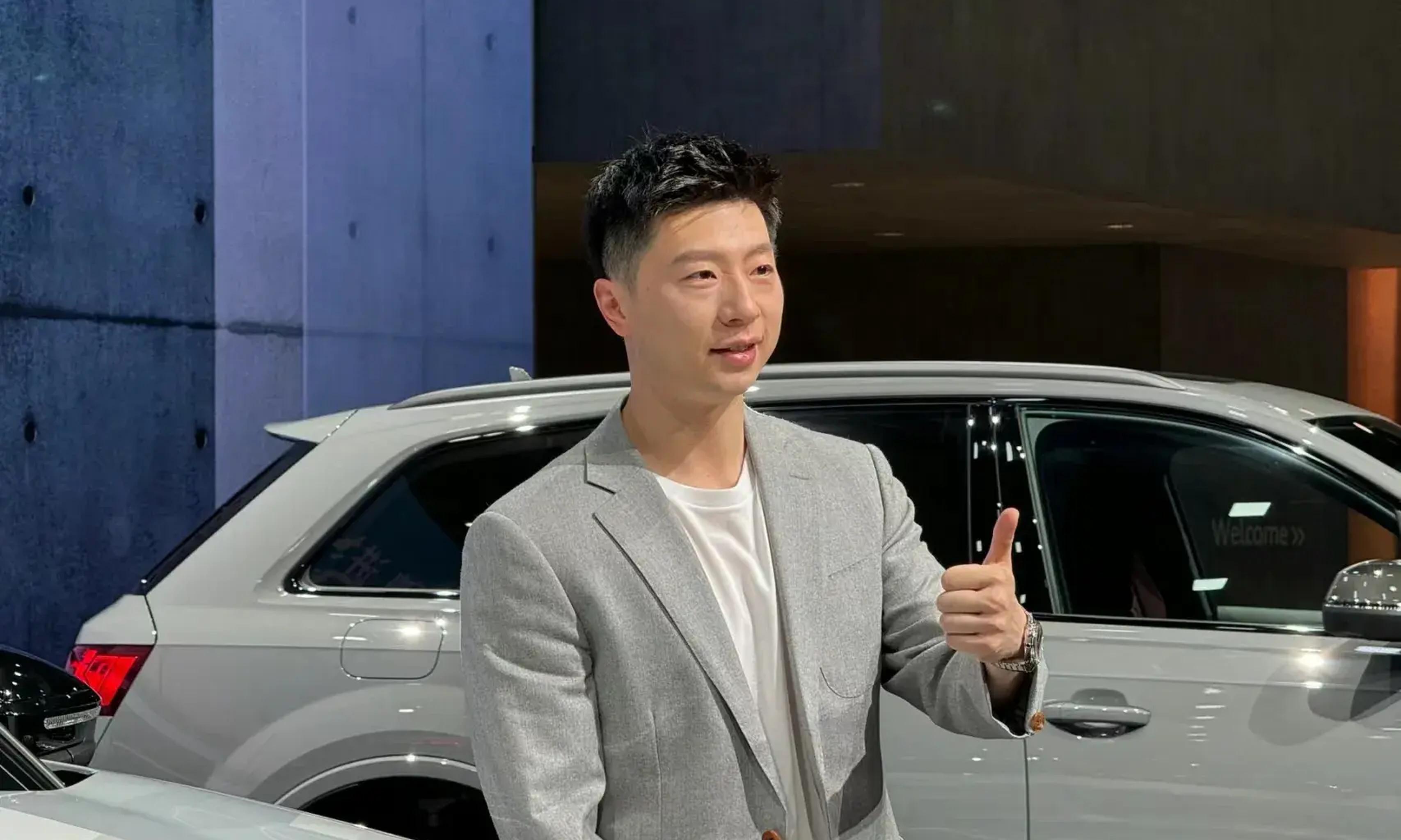 看看马龙和他的豪华座驾,你就知道他有多么成功了