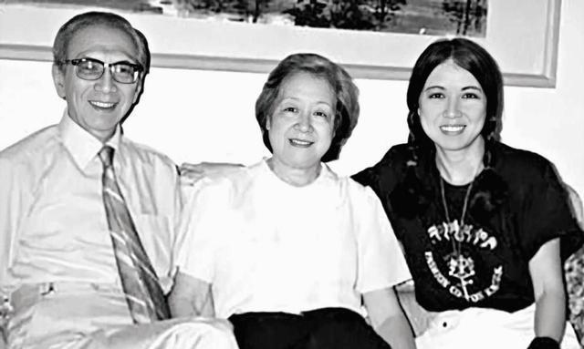 三毛第2次见王洛宾:"给我买套房",被拒后流浪4个月,自缢身亡