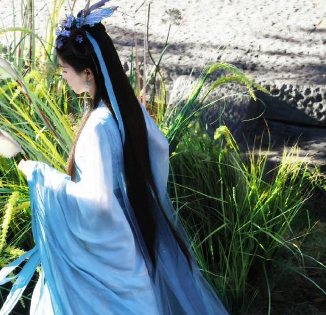 白鹿《临江仙》杀青!蓝衣清冷红衣惊艳