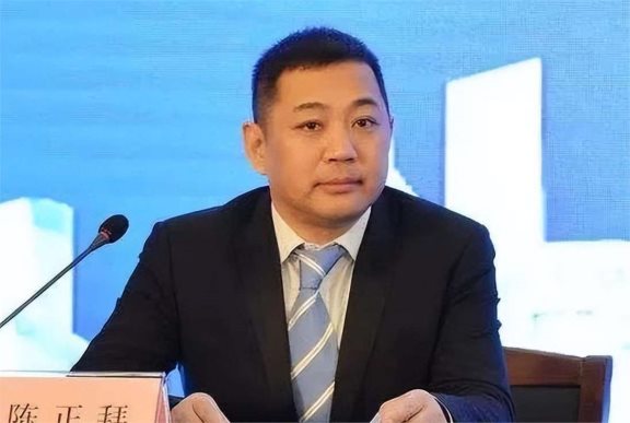 首位博士歌唱家雷佳:12登春晚,丈夫是经济学家两人低调幸福