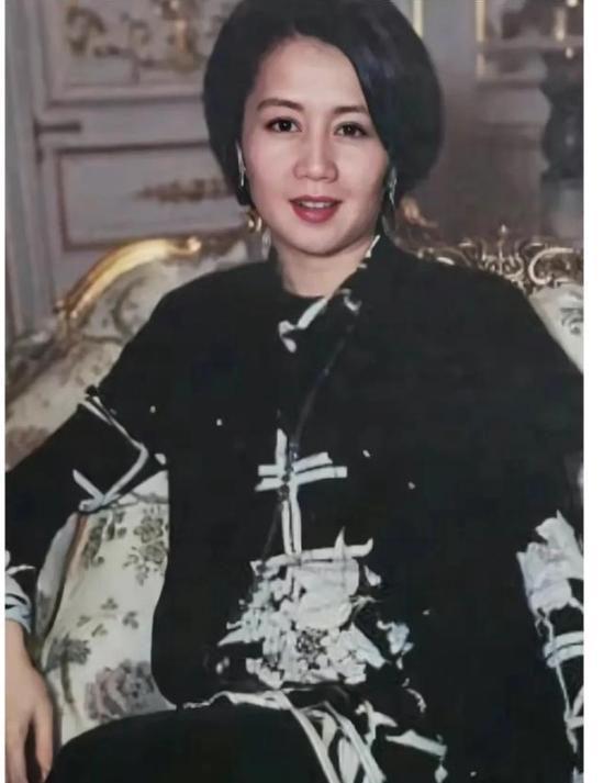"赌王"何鸿燊的四姨太有多美?20张照片告诉你,美艳不可方物!