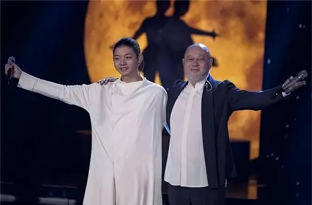 著名歌手火风:收养烈士遗孤,两任妻子亲如姐妹,今选择皈依佛门