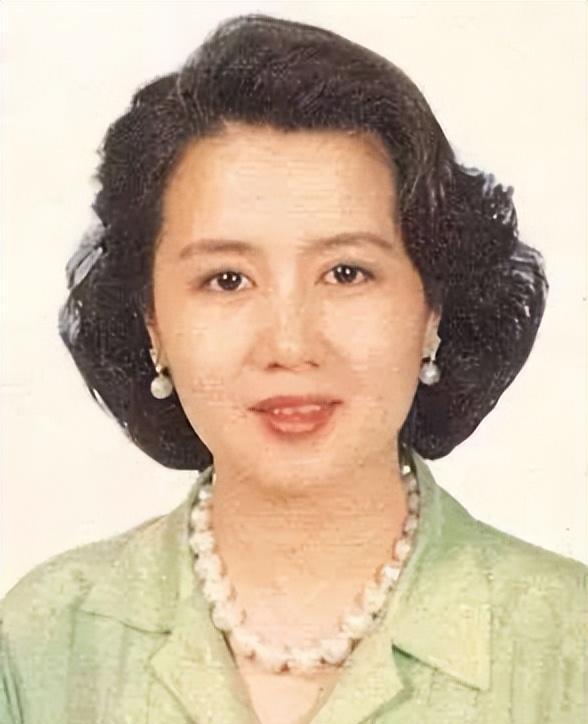 "赌王"何鸿燊的四姨太有多美?20张照片告诉你,美艳不可方物!