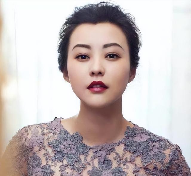 12年后再看郝蕾,才明白邓超为何离开她,转身迎娶孙俪