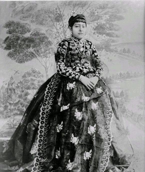 尼泊尔王后不育,国王娶女奴,封其子为新王,葬送国运108年