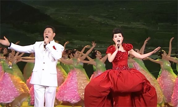 首位博士歌唱家雷佳:12登春晚,丈夫是经济学家两人低调幸福