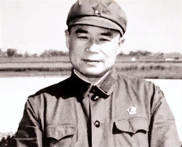 1964年,王近山与黄慎荣结婚,前妻韩岫岩得知后感到悲痛不已