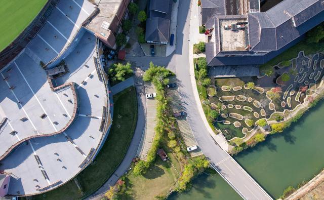 安徽六安的温泉小镇总投资高达15亿,设施齐全,可容纳五千人