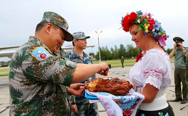 张岩少将图片