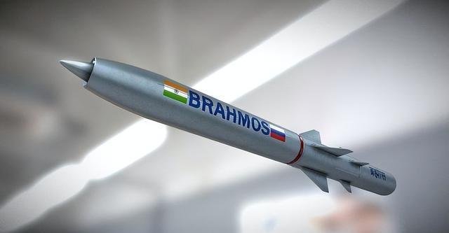 俄布拉瓦洲际导弹已服役,与"白杨"师出同门,发射方式独具一格